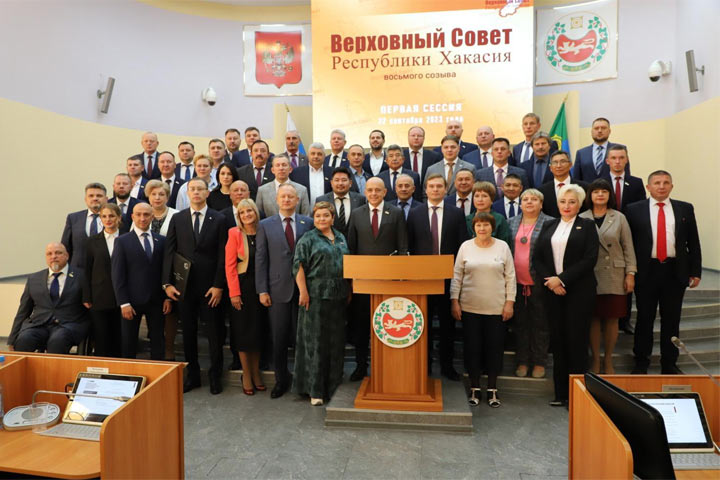 Знакомтесь с новыми-старыми депутатами Верховного Совета Хакасии - фото 