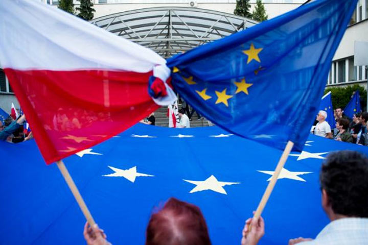 Дмитрий Журавлев: Польша удобна тем, что ее лидером никогда не станет человек с головой вместо задницы