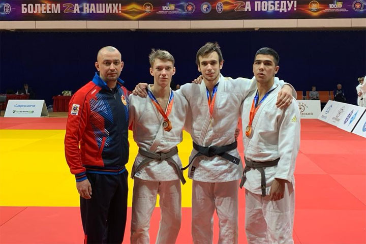 Дзюдоисты из Хакасии завоевали три медали на всероссийских соревнованиях