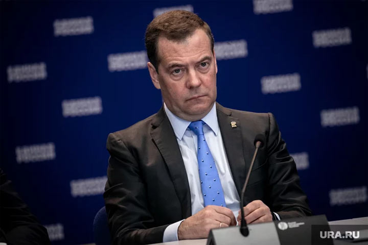 Медведев призвал ввести уголовную ответственность для иноагентов в России