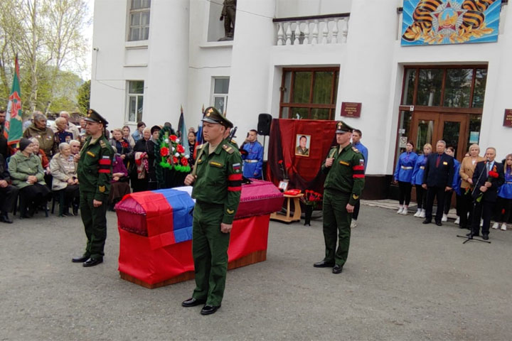 В Абазе похоронили погибшего на Украине воина